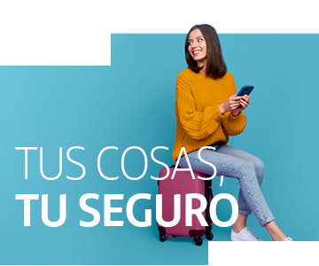 Tus cosas, tu seguro. Mujer contenta de obtener un seguro en Santander.
